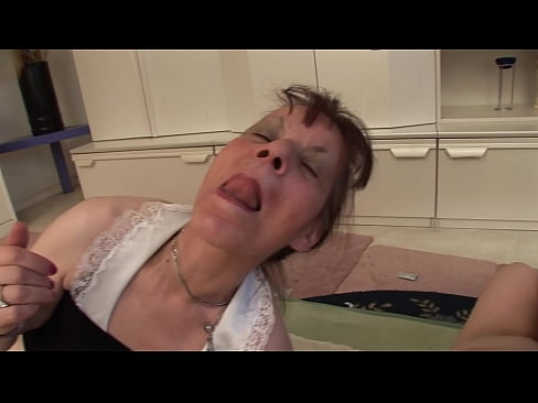 ❤️ Dua nenek dan satu kakek memiliki threesome ️❌ Video porno di porno id.virtsextor.ru ❤