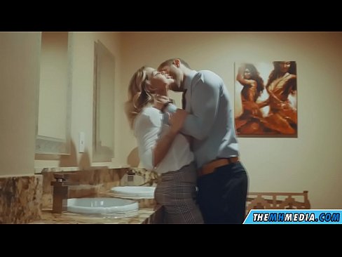 ❤️ Ketika seorang pirang berdada menggoda Anda di toilet umum ️❌ Video porno di porno id.virtsextor.ru ❤